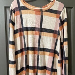 Cameo Appearance 1X Plaid Long Sleeve Layered Hem Top